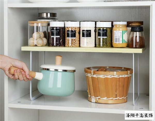 內(nèi)置分層架，櫥柜更能裝